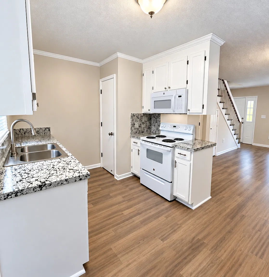 2 bed, 1.5 bath, 1000 sqft, $1,350 — Photo 1