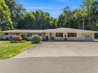 1504 S Shore Dr, Holland, MI 49423