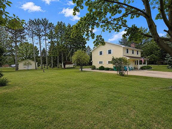 3rd image of 923 Barbara Ln