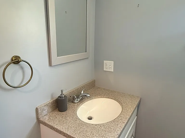64 Frances St — Photo 20