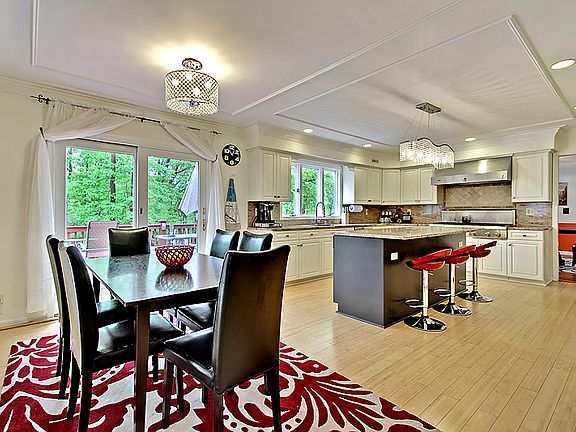 3rd image of 4 Beadle Ct