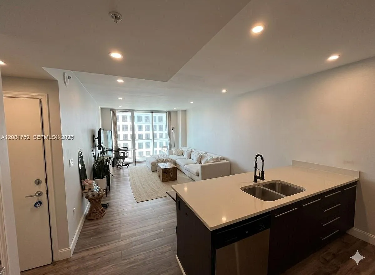 500 Brickell East Condo — Photo 3
