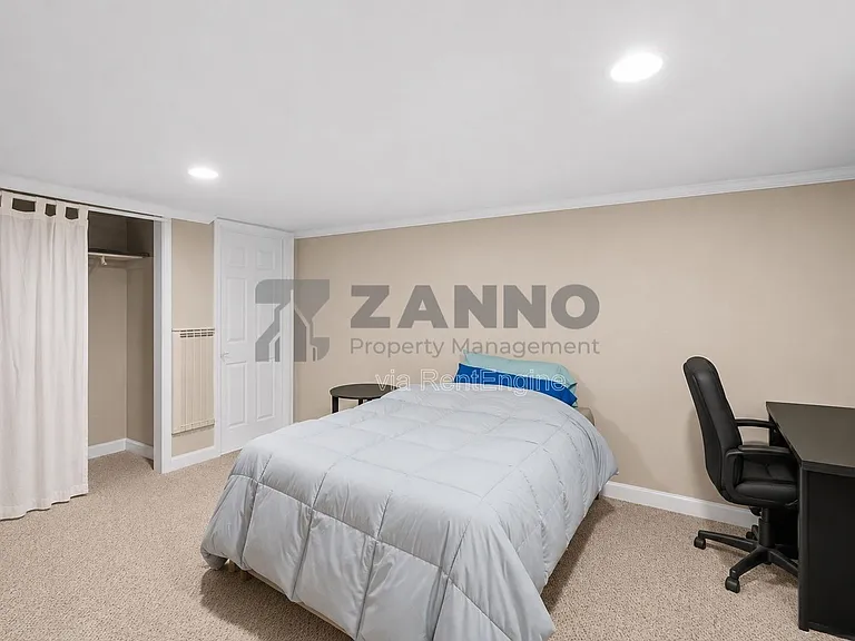 498 Park Ave — Photo 15