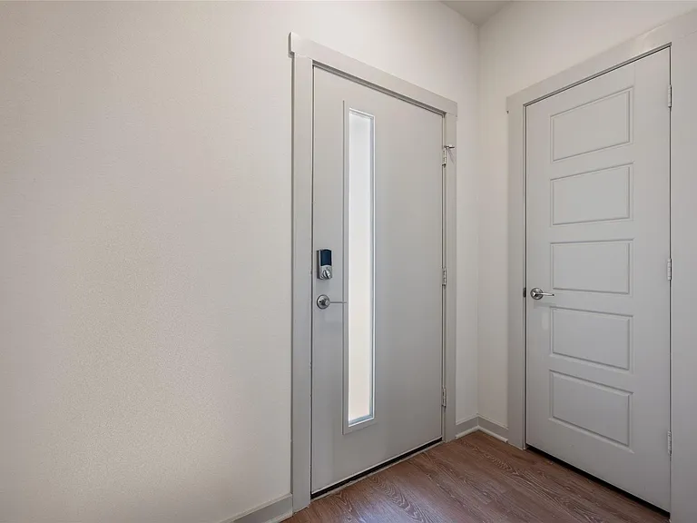 336 Fairfax Ave — Photo 5