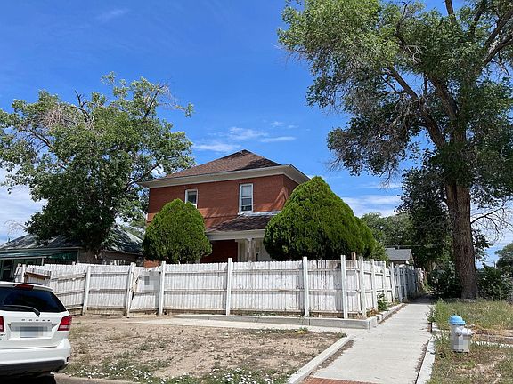 2nd image of 825 E 5th St