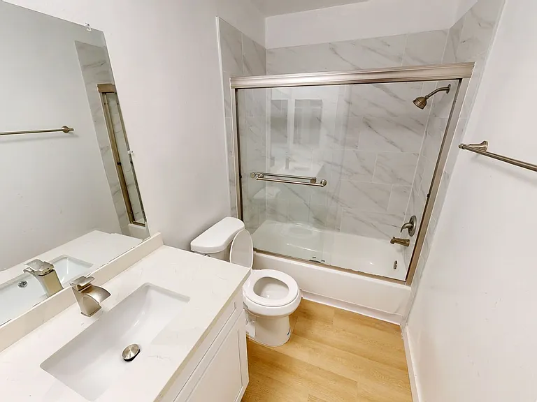 Royal Terrace Apartments — Photo 13