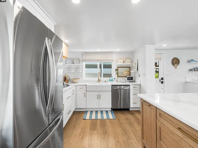 8 Saratoga — Photo 16