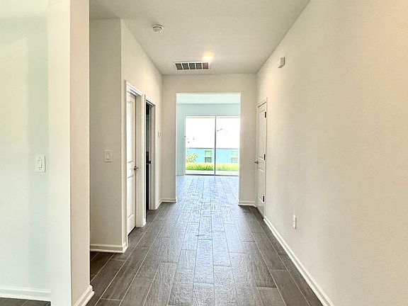 5th image of 2892 Armstrong Ave