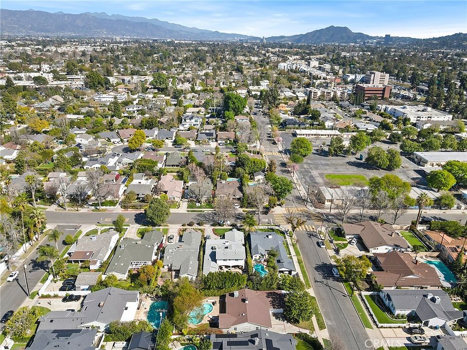 IENA【JHONSTONS 】knitstole130＊35 13117 Huston St, Sherman Oaks, CA 91423 | Zillow