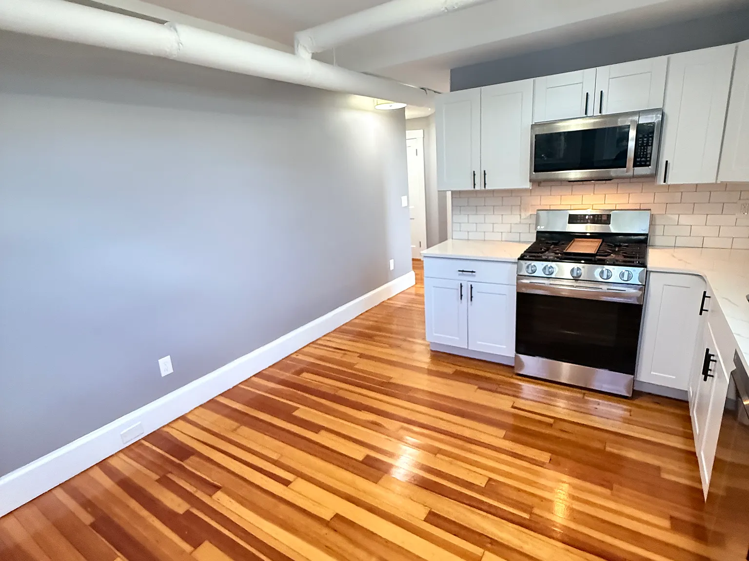 1 bed, 900 sqft, $2,000 — Photo 2