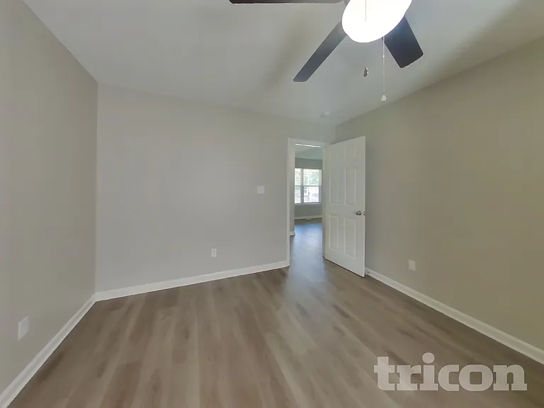 2425 Saluda Dr — Photo 12
