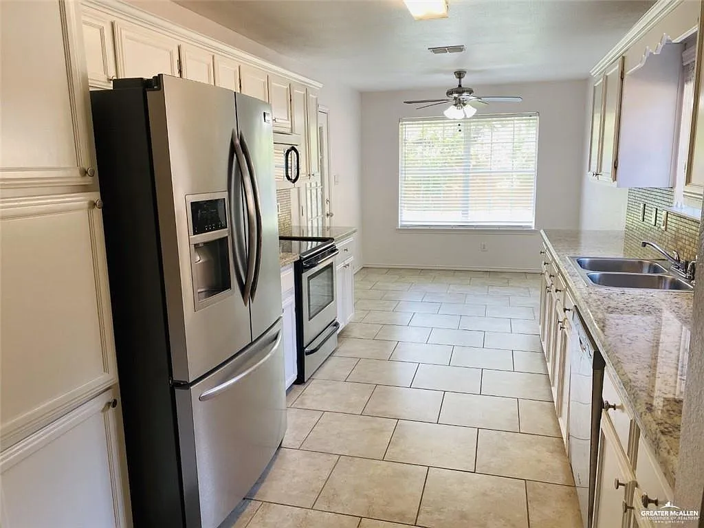 4 bed, 2.0 bath, 1928 sqft, $2,000 — Photo 2
