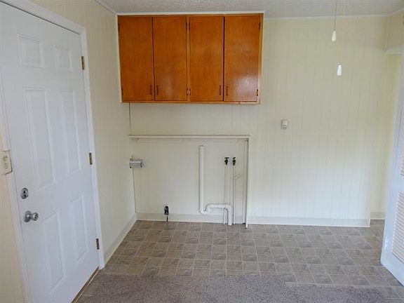 5th image of 1252 N Circle Dr