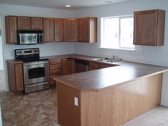 2nd image of 830 Douglas Ct