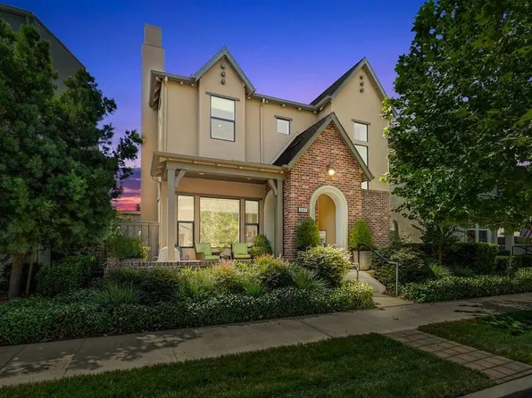 3142 McKinley Village Way, Sacramento, CA 95816