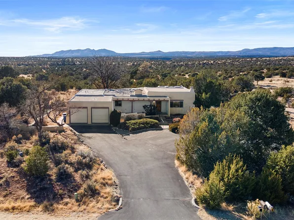 102 La Senda Rd, White Rock, NM 87547