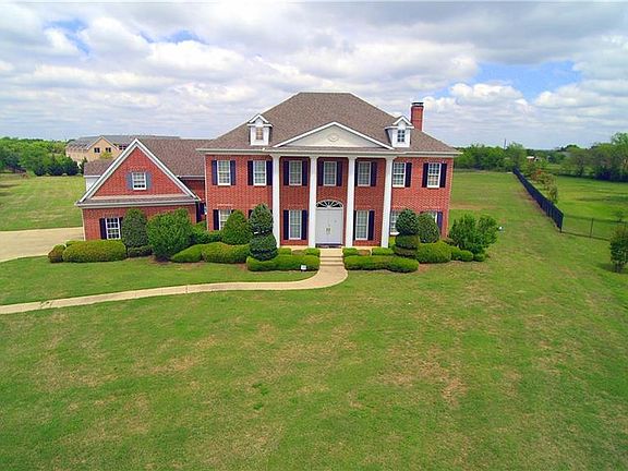 4th image of 211 Summer Hill Ln