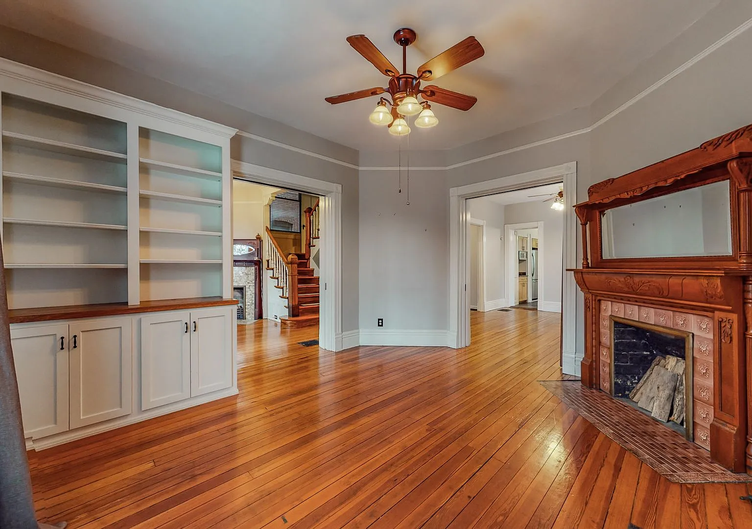 5 Bed/ 2.5 Bath Phenomenal Old Louisville Home — Photo 2