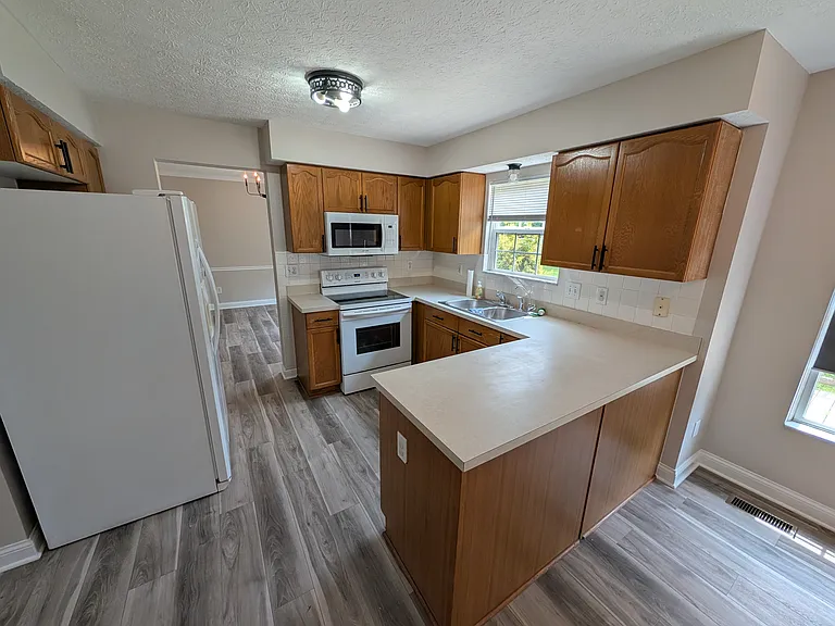 253 Dewfall Dr — Photo 10