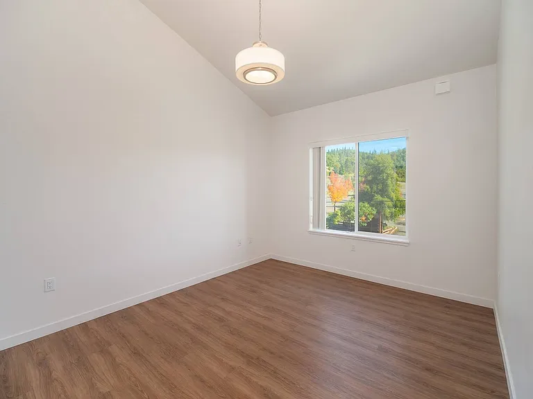Sunshine Park Apartments — Photo 10