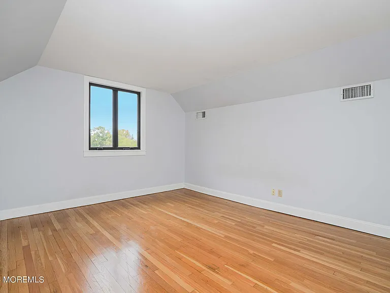 828 Kingston Rd — Photo 24