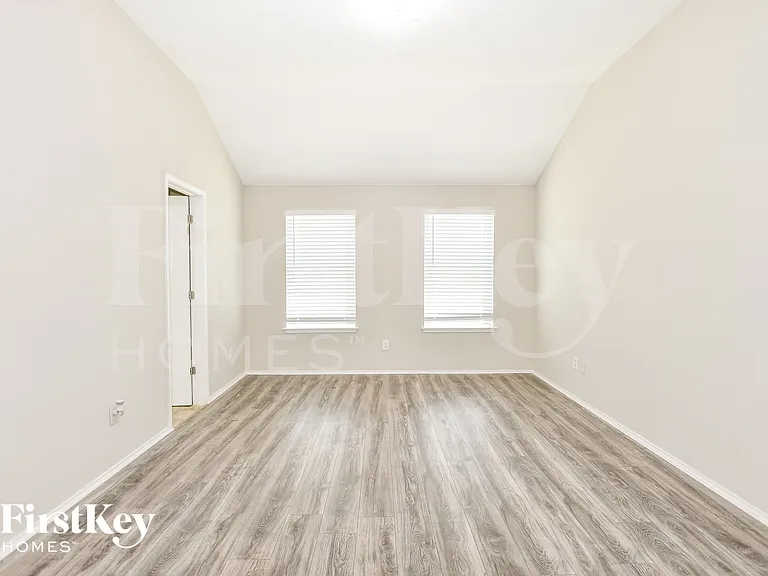 106 Drake Ln — Photo 6