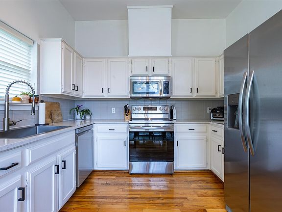 3rd image of 4030 Holland Ave APT 8