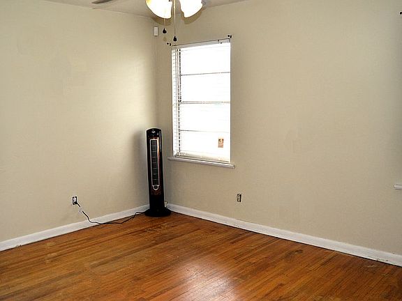 2nd image of 1105 Earley St