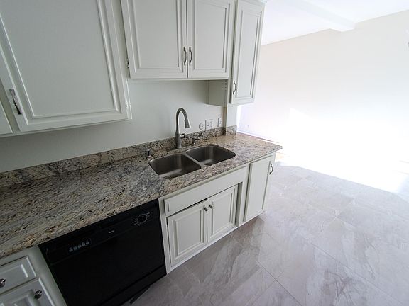 3rd image of 624 E Acacia Ave APT 5