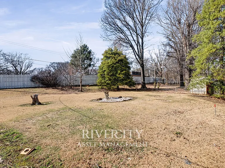 3751 Charles Dr — Photo 4