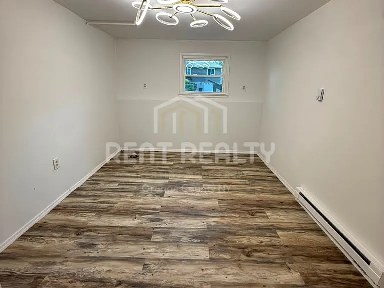12 Round Lake Ave — Photo 11
