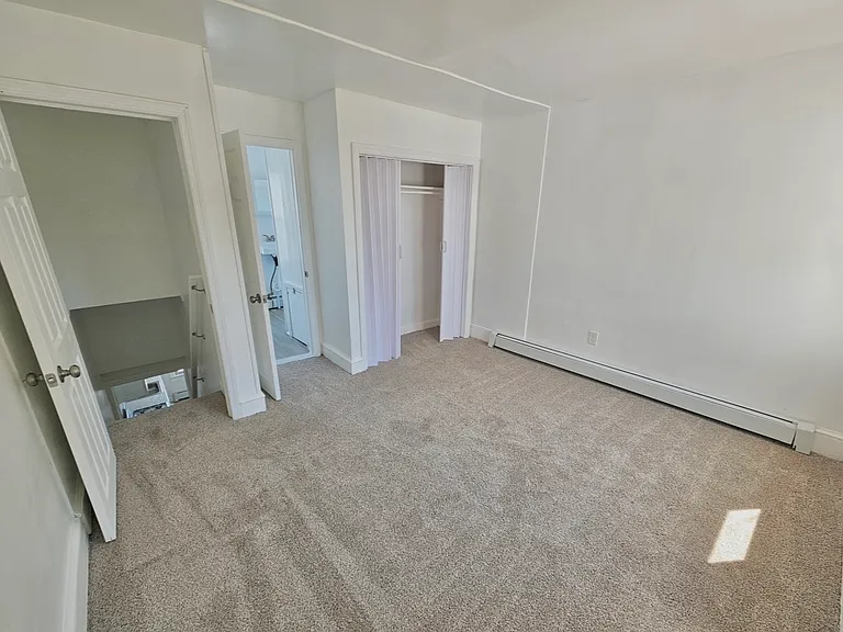 625 W Broad St #B — Photo 7