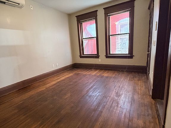 4th image of 604 W 3rd St #4B