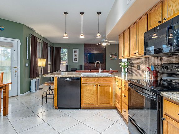 3rd image of 7989 N Wildomar Dr