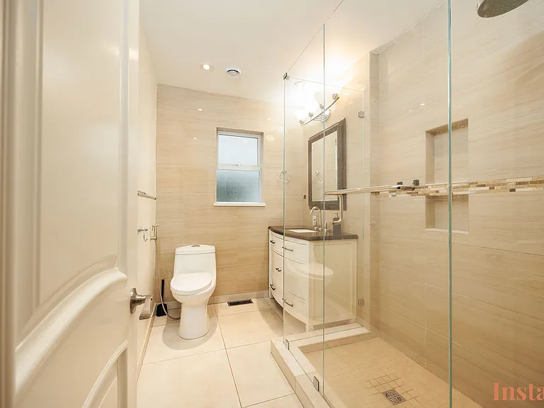1115 Palmerston Ave — Photo 16