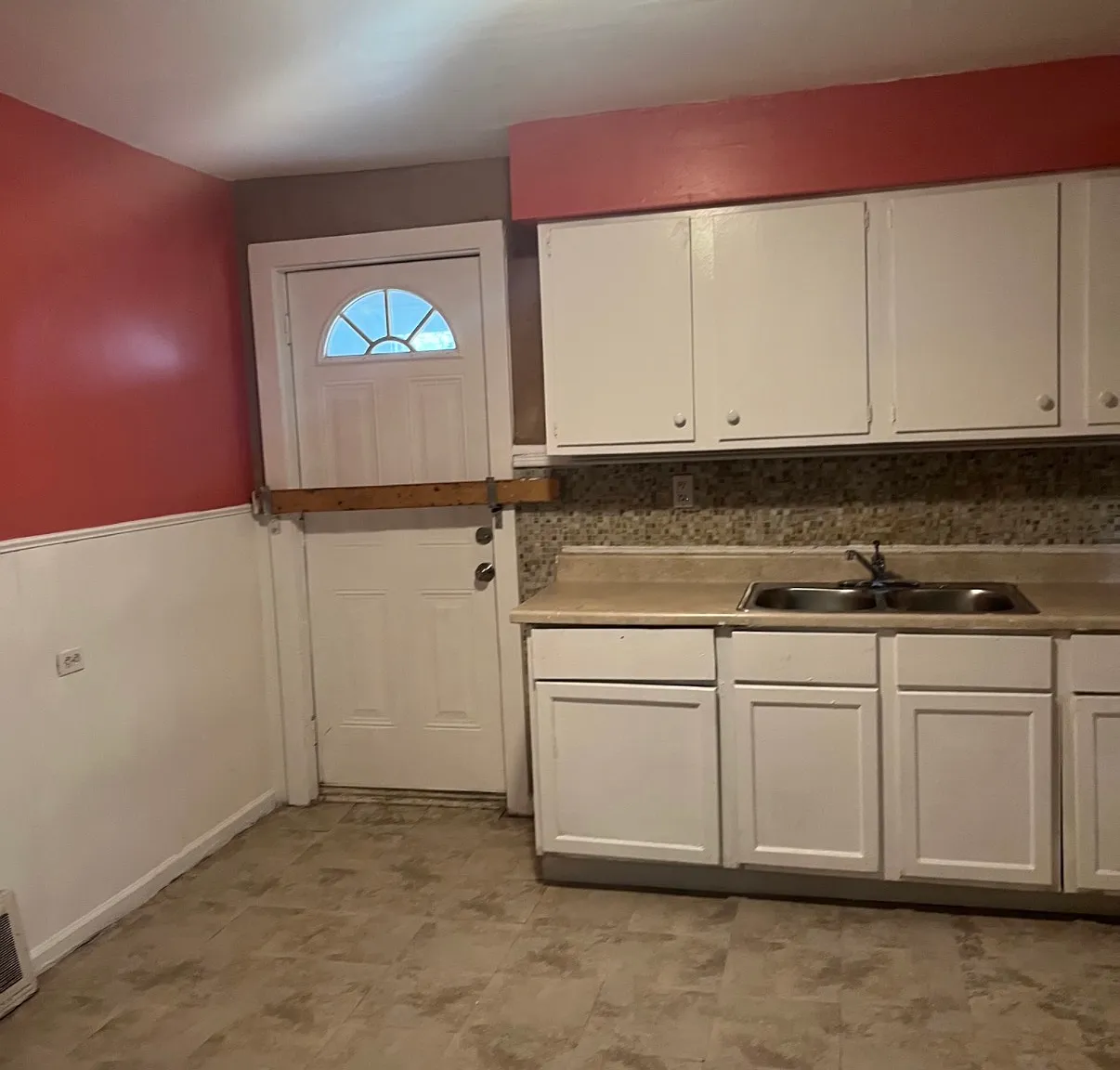 4 bed, 2048 sqft, $795 — Photo 3