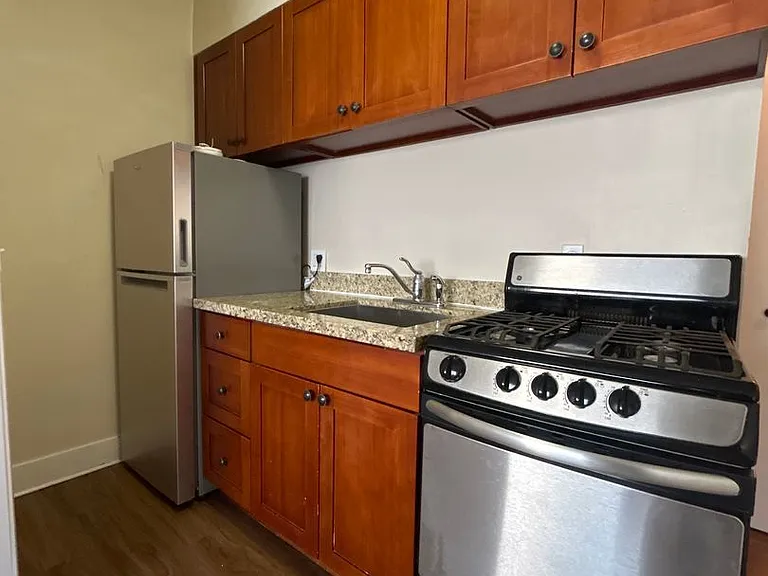 Montlake Apartments — Photo 9