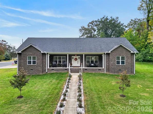 320 N Zion St, Landis, NC 28088