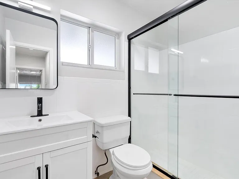 720 NE 7th St #9 — Photo 26