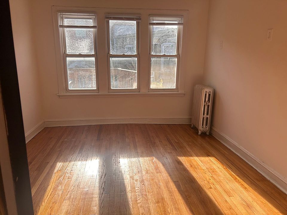 1st image of 4915 W Berteau Ave #1
