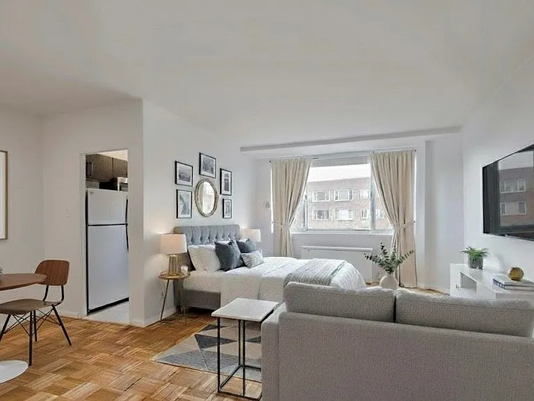 Quebec House Apartments — Photo 8