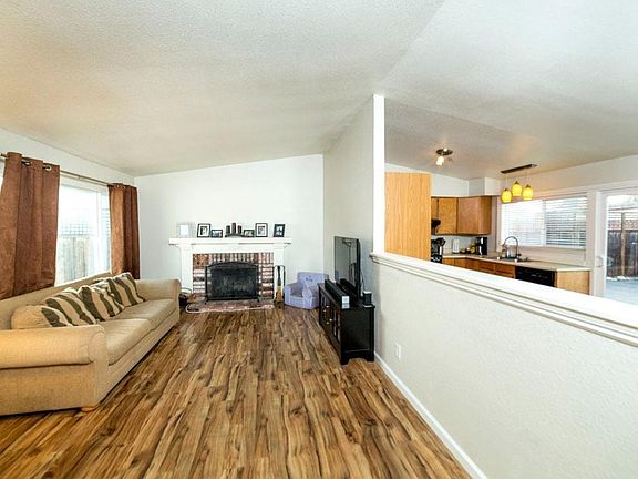 4th image of 880 Crinella Dr