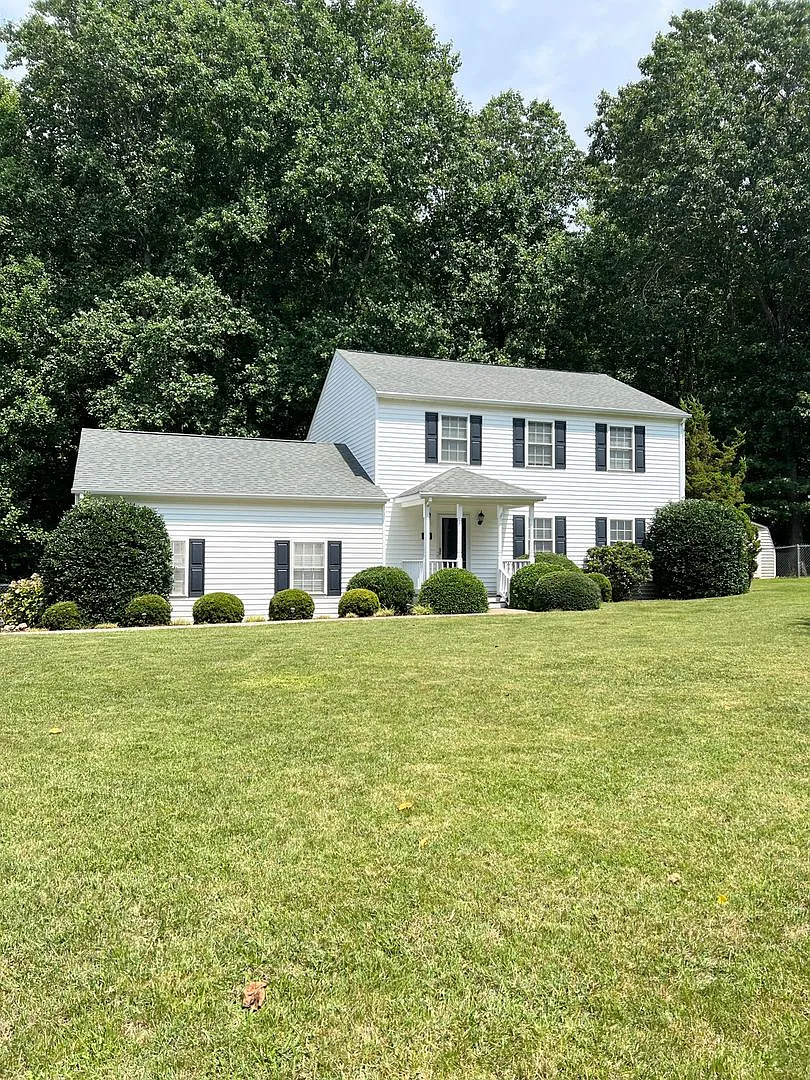 4 Bedroom Home in Lynchburg — Photo 1