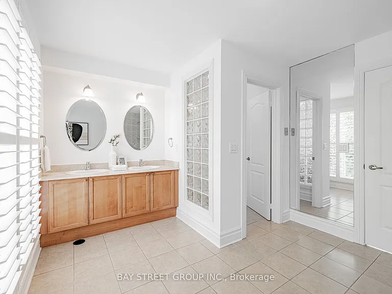35 William Poole Way — Photo 35