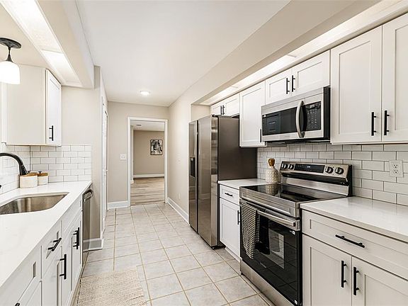 2nd image of 2923 FORESTBROOK DRIVE N