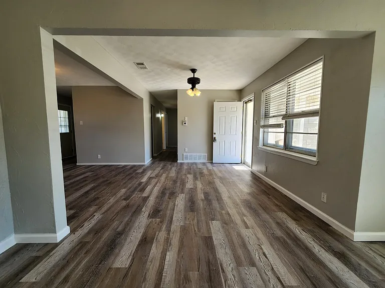 2626 Linda Dr — Photo 8