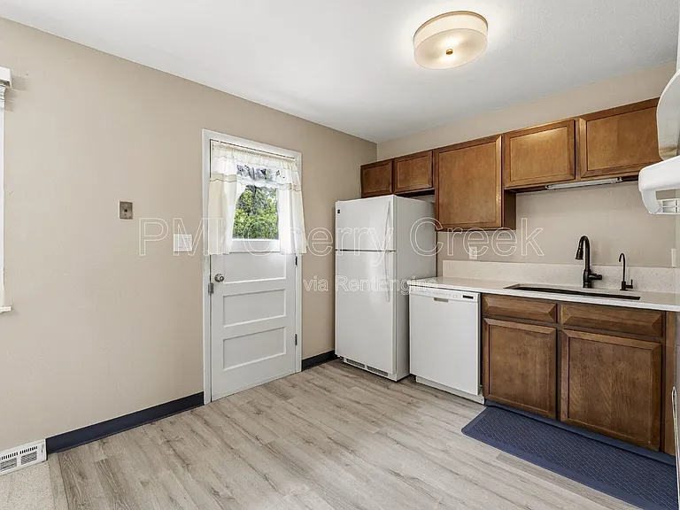 766 W Davies Way — Photo 6