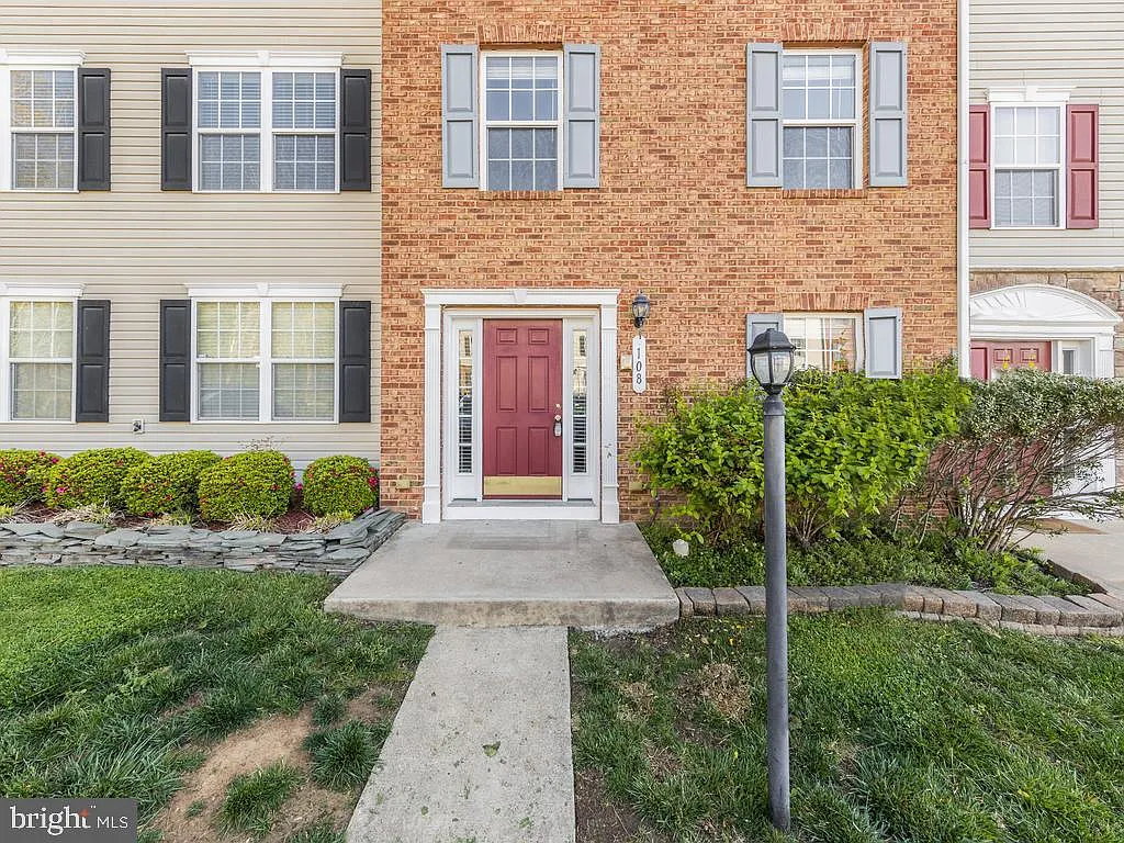 4 bed, 3.5 bath, 2040 sqft, $2,600 — Photo 2