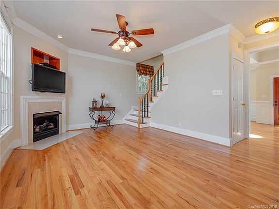 5th image of 136 Sierra Woods Dr