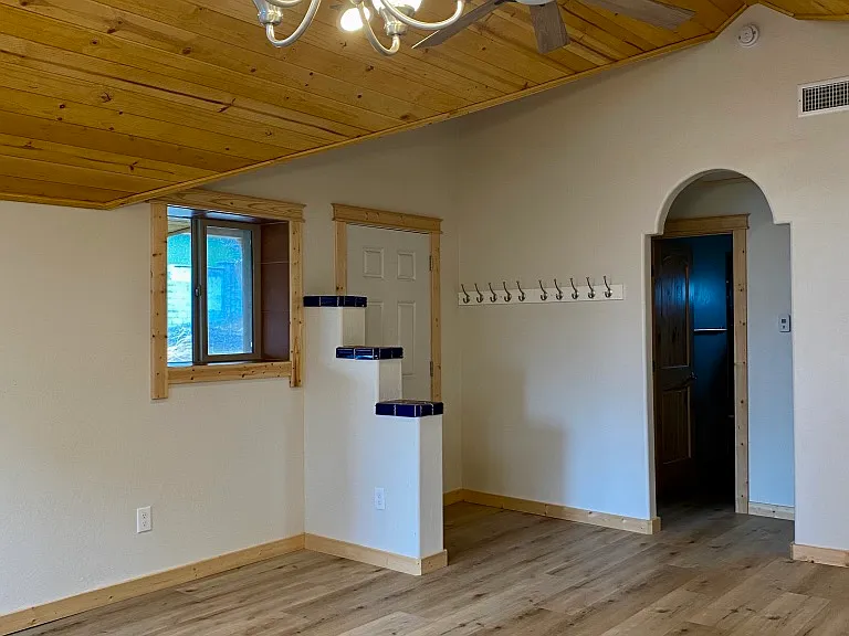 415 E Ashurst Ave — Photo 5